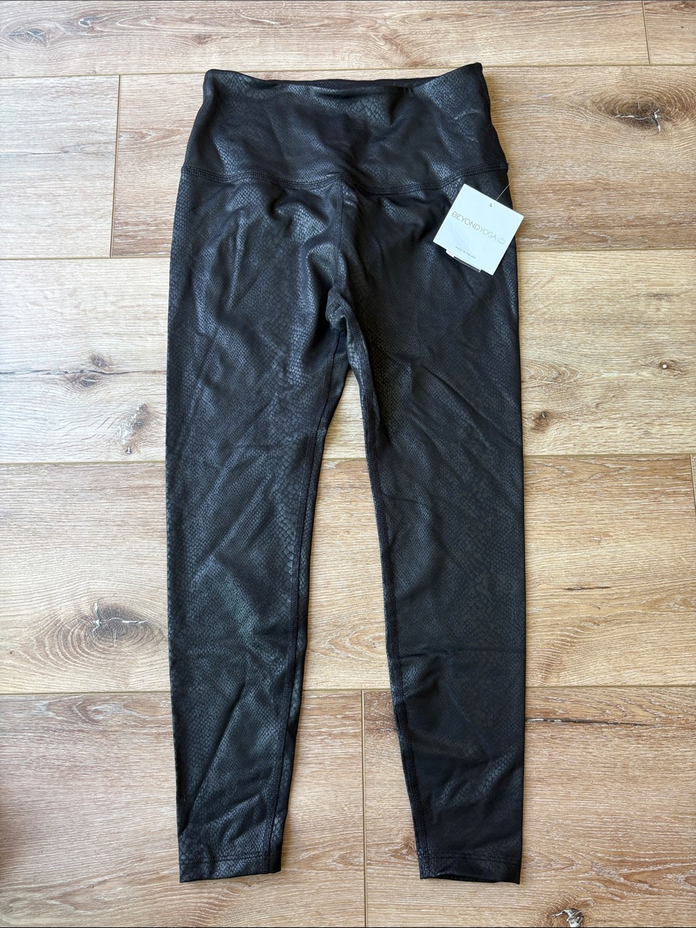 Beyond Yoga Black Snakeskin Leggings with Subtle Scale Print